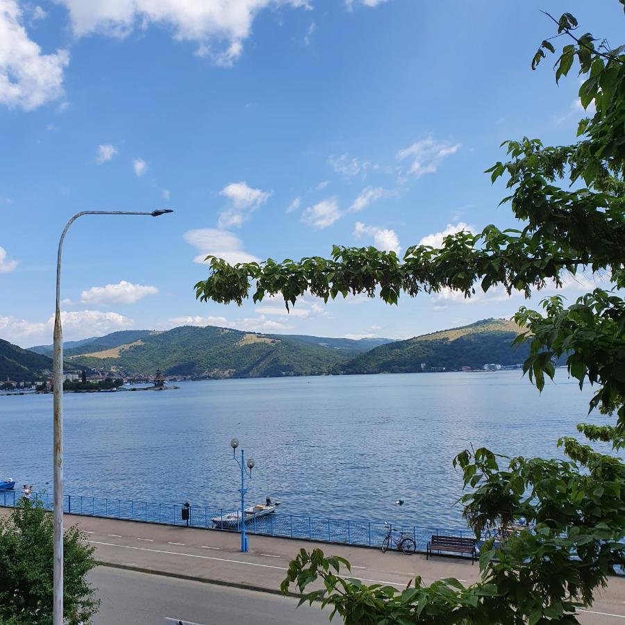 Apartamento Sendy Orşova Exterior foto